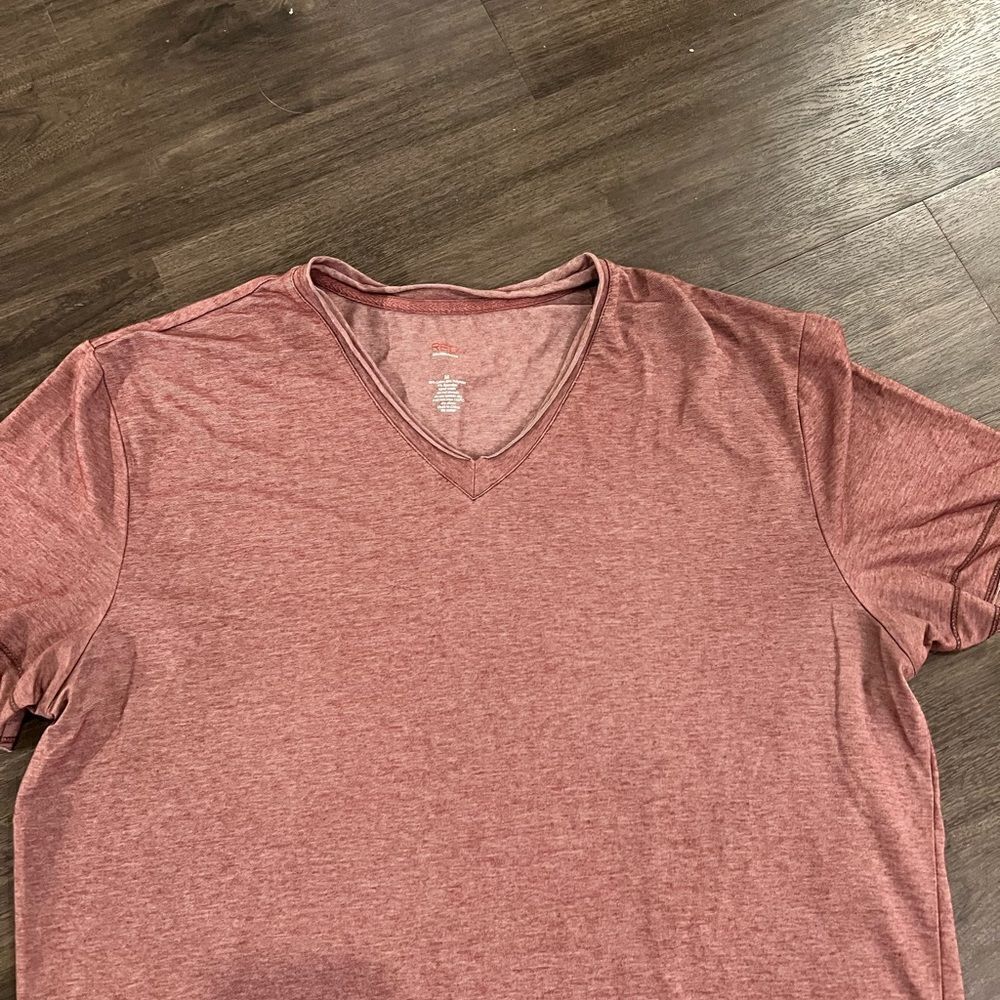 Red Saks Fifth Avenue Men’s Red V-neck Tshirt - Picture 6 of 6